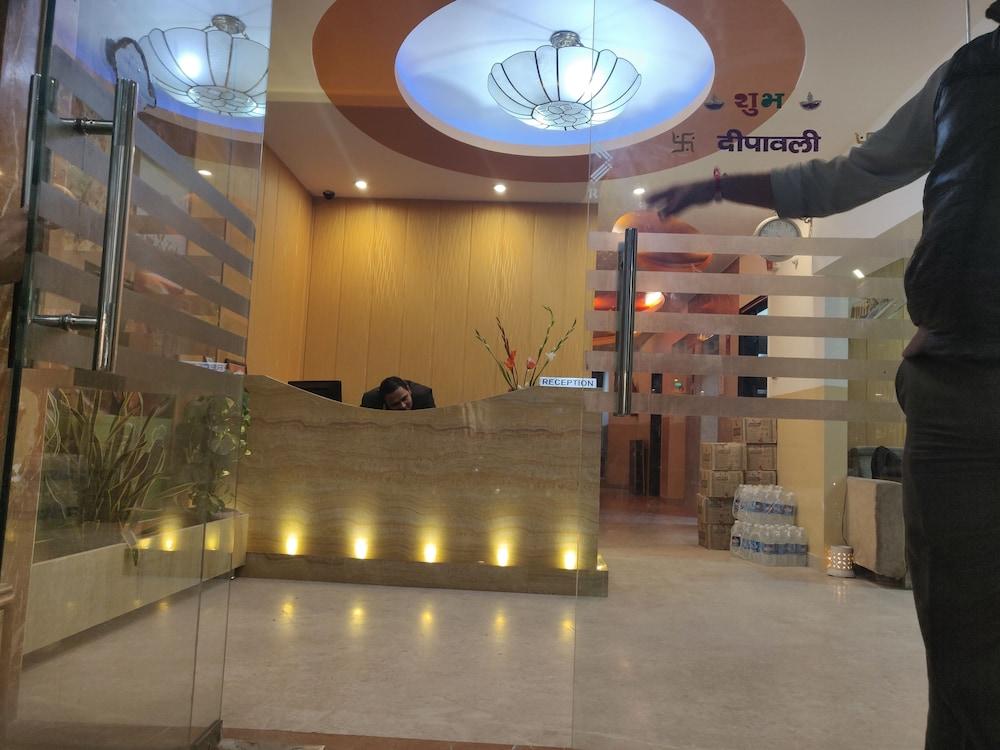 Hotel Apra Inn นิวเดลี ภายนอก รูปภาพ