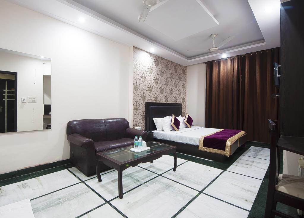 Hotel Apra Inn นิวเดลี ภายนอก รูปภาพ