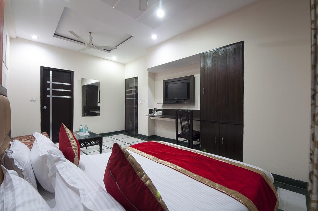 Hotel Apra Inn นิวเดลี ภายนอก รูปภาพ