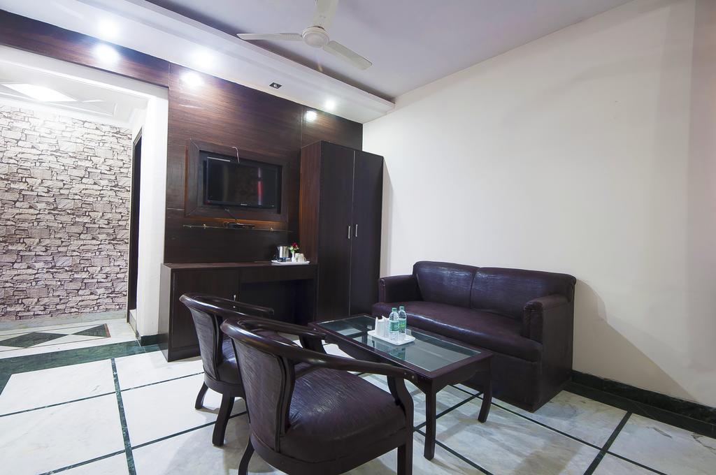 Hotel Apra Inn นิวเดลี ภายนอก รูปภาพ