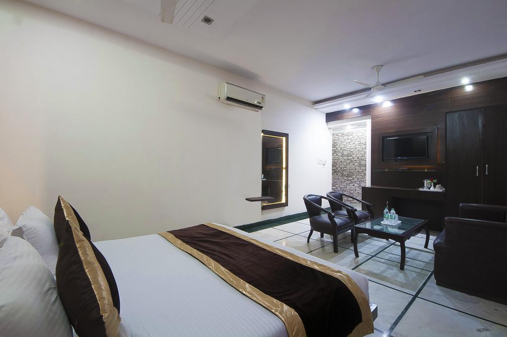 Hotel Apra Inn นิวเดลี ภายนอก รูปภาพ