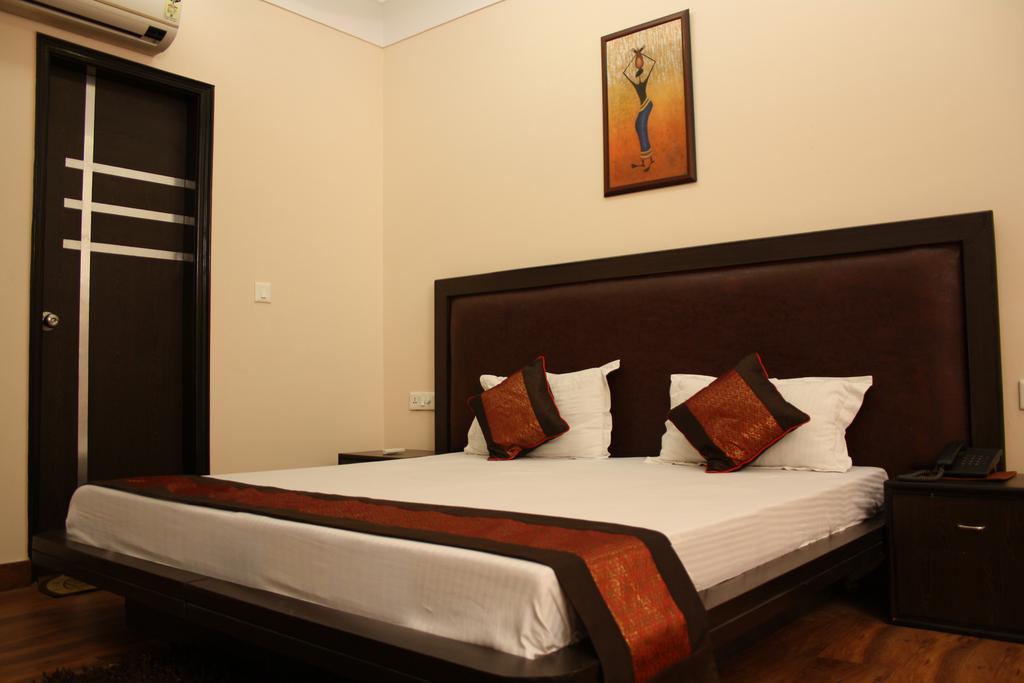 Hotel Apra Inn นิวเดลี ภายนอก รูปภาพ