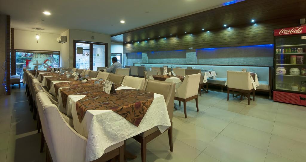 Hotel Apra Inn นิวเดลี ภายนอก รูปภาพ