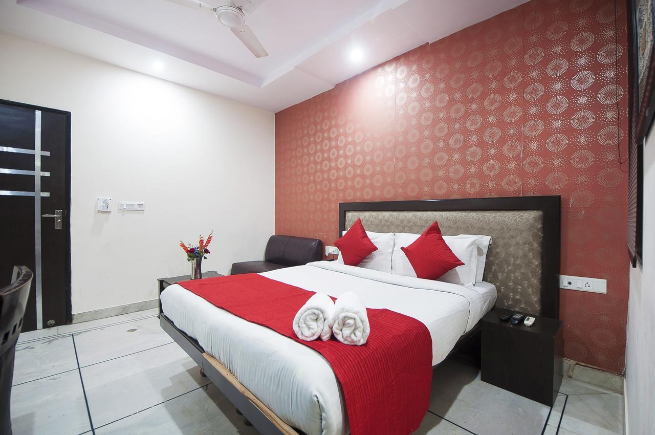 Hotel Apra Inn นิวเดลี ภายนอก รูปภาพ