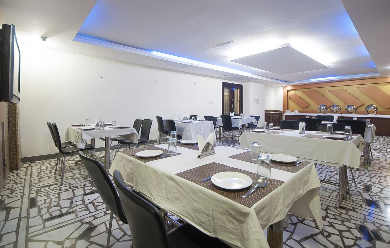 Hotel Apra Inn นิวเดลี ภายนอก รูปภาพ