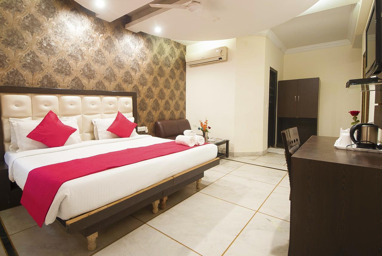 Hotel Apra Inn นิวเดลี ภายนอก รูปภาพ