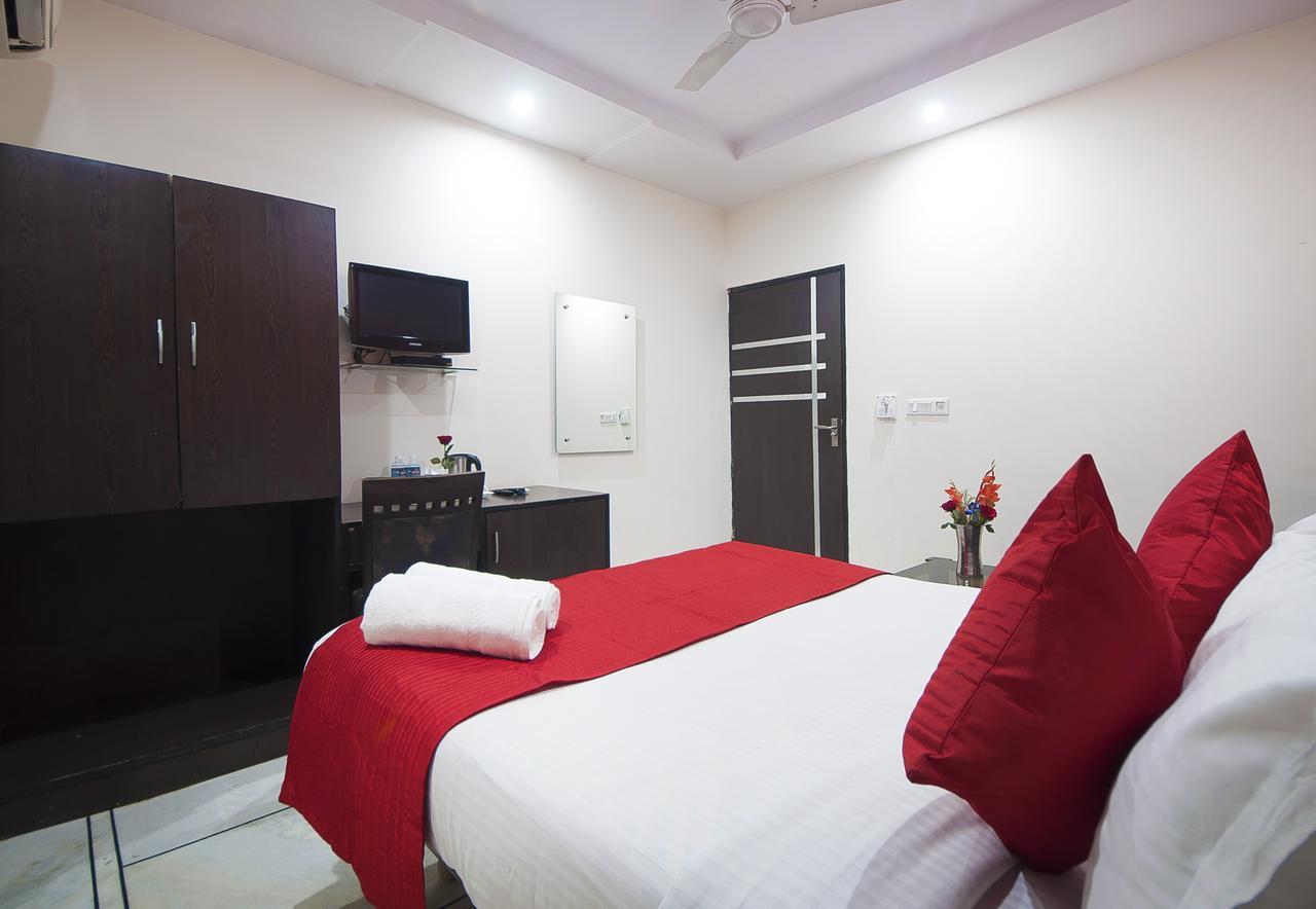 Hotel Apra Inn นิวเดลี ภายนอก รูปภาพ