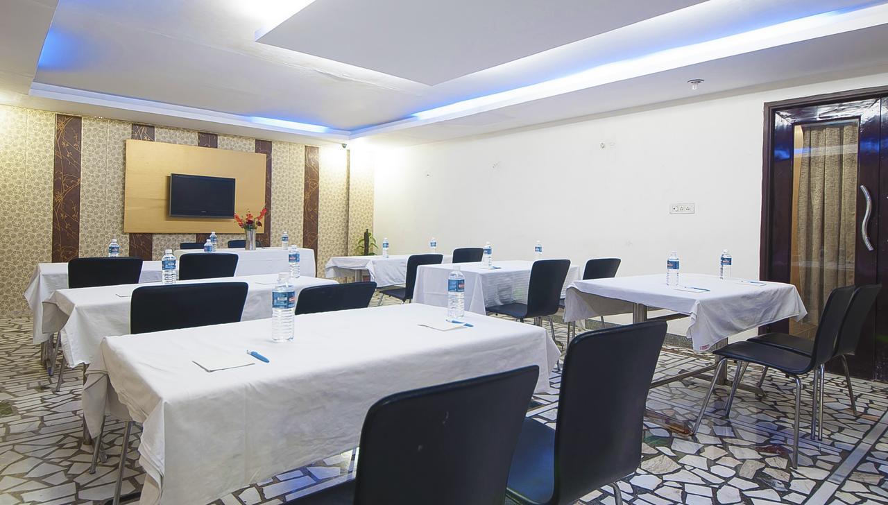 Hotel Apra Inn นิวเดลี ภายนอก รูปภาพ