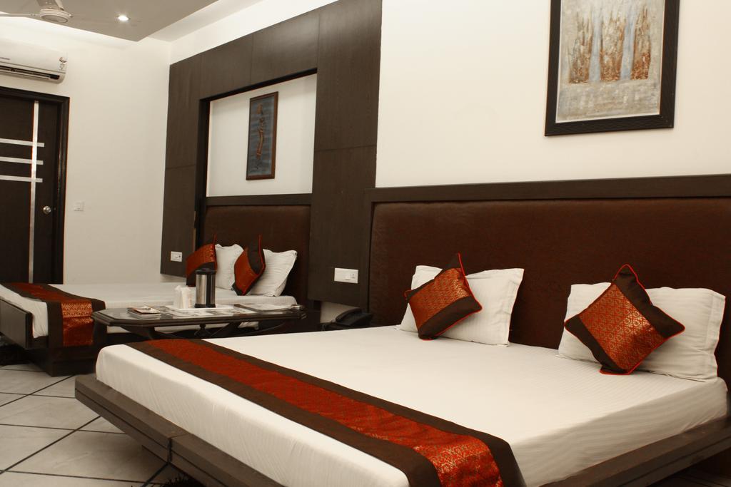 Hotel Apra Inn นิวเดลี ภายนอก รูปภาพ