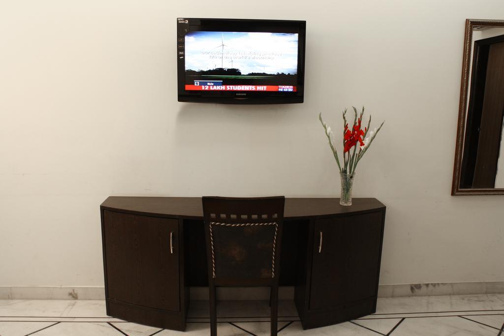 Hotel Apra Inn นิวเดลี ภายนอก รูปภาพ
