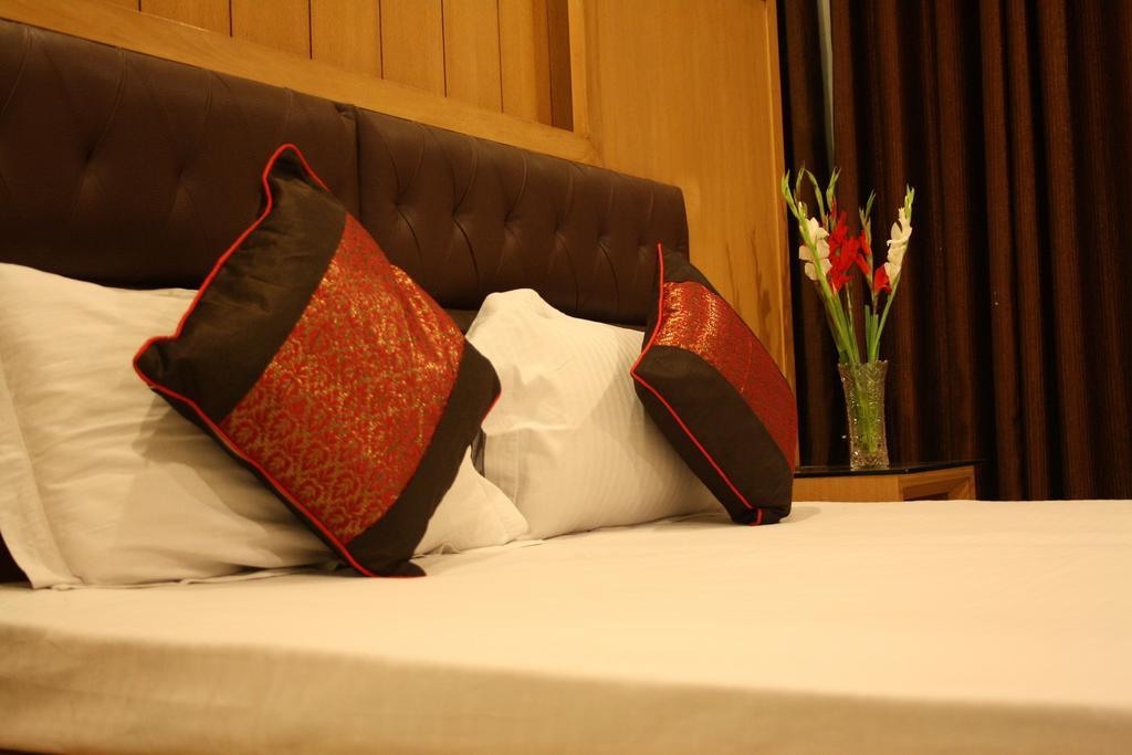Hotel Apra Inn นิวเดลี ภายนอก รูปภาพ