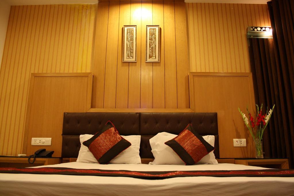 Hotel Apra Inn นิวเดลี ภายนอก รูปภาพ