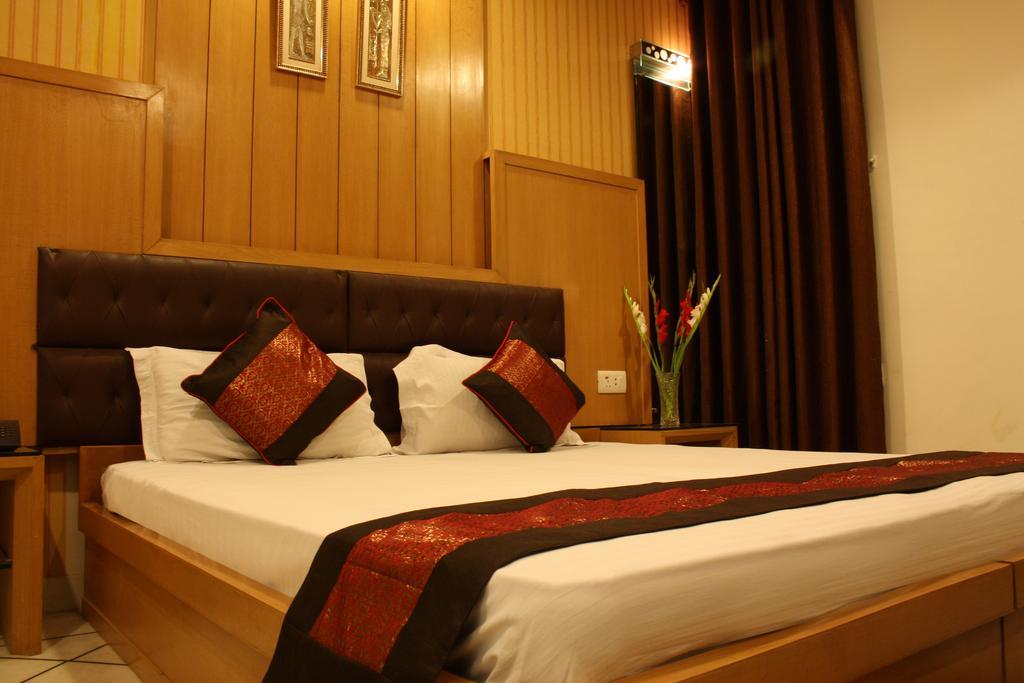 Hotel Apra Inn นิวเดลี ภายนอก รูปภาพ